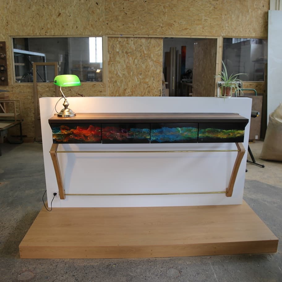 Console suspendue — Bois massif, placages, laiton, résine époxy