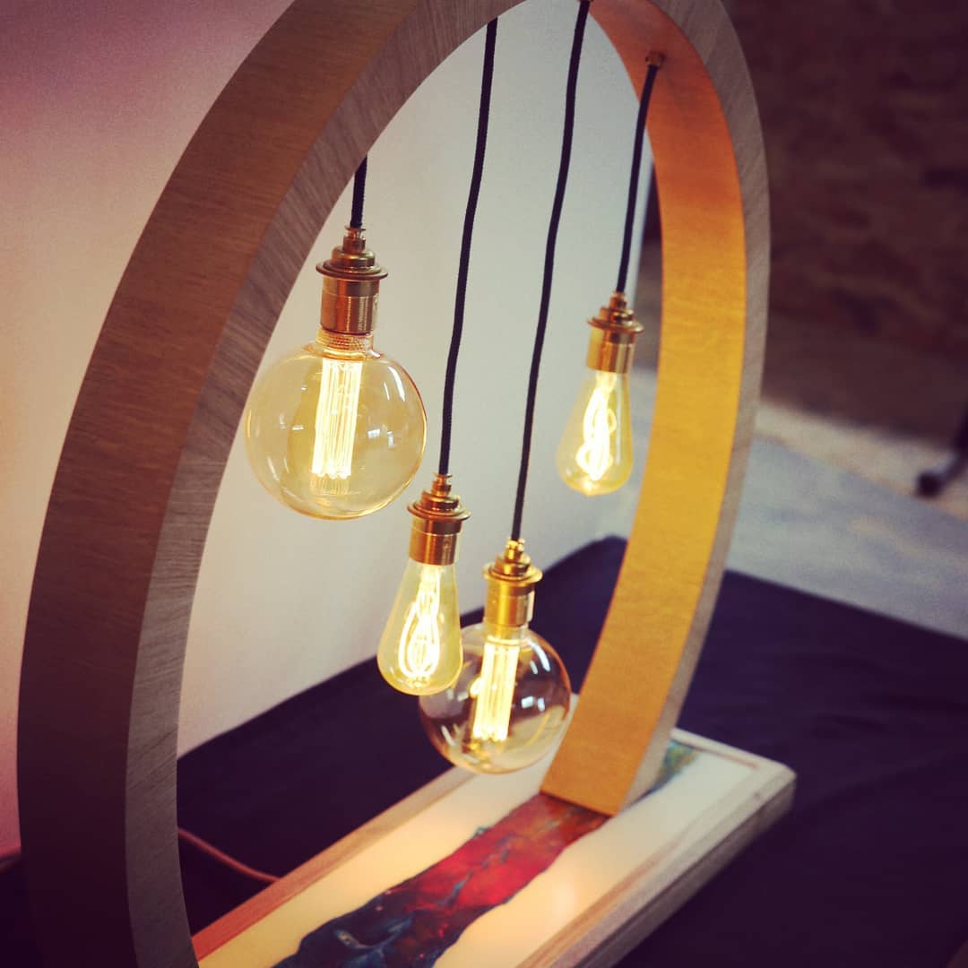 Luminaire — prototype — Chêne et résine époxy, ampoules Edison